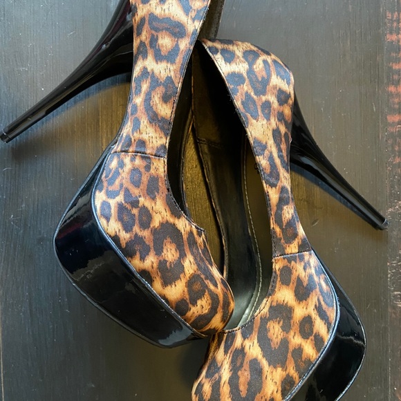 BAMBOO Shoes - Bamboo leopard print heels